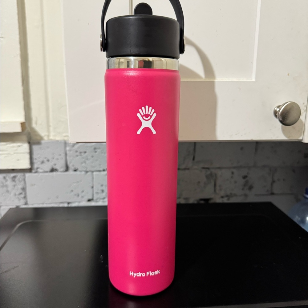 Hydro Flask 24oz. Wide Mouth Zinnia Bright Pink Bottle with Black Lid